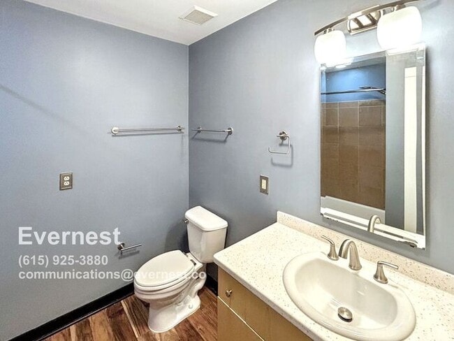 Building Photo - Modern 1-Bedroom Condo with Prime Location...