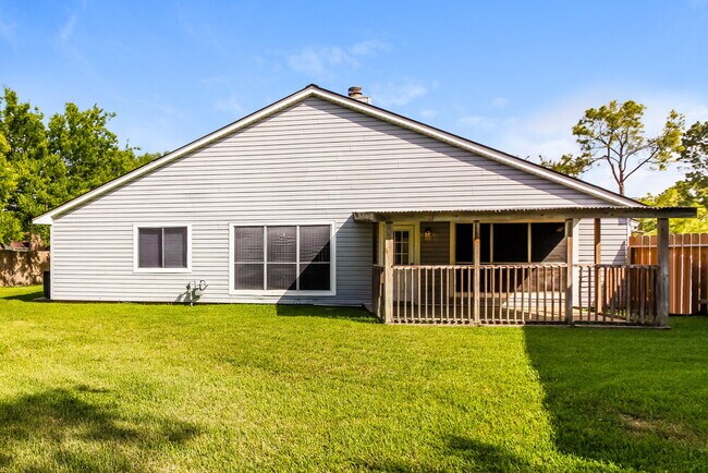 Building Photo - 2222 Victoria Ct