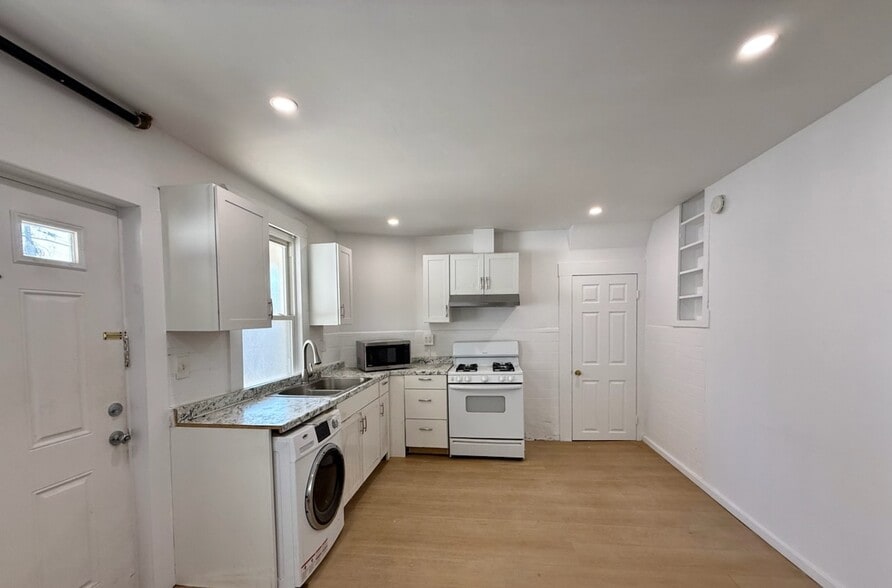 Building Photo - 534 Kearny Ave