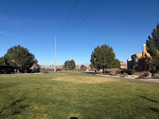 Building Photo - Great single story home 4 beds 3 baths in Henderson