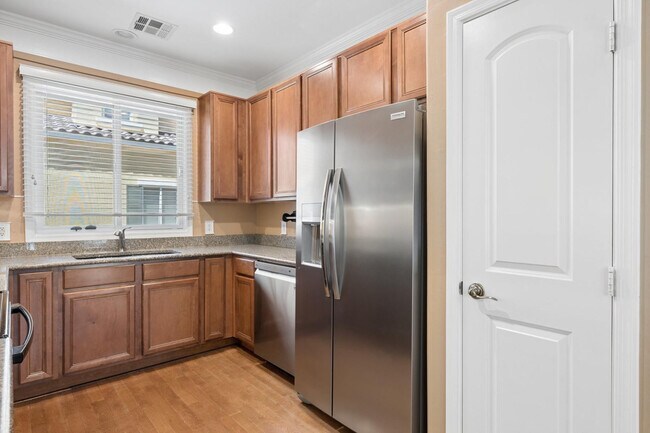 Building Photo - 1319 S Sabino Dr