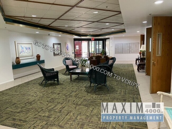 Building Photo - 1111 Horizon Dr