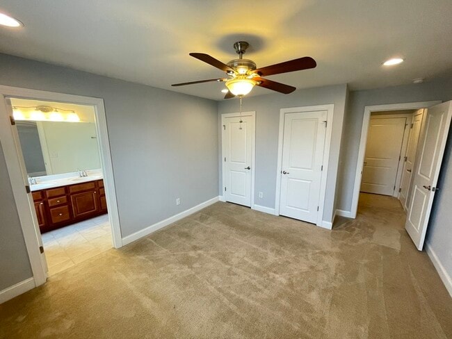 Building Photo - Crutcher Station home off Station Camp Blvd!