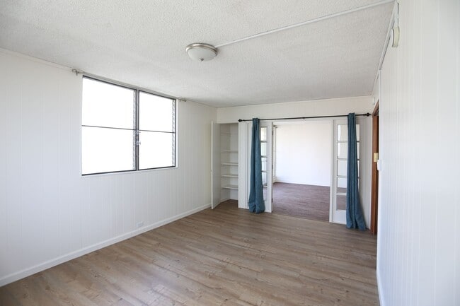 Building Photo - Liliuokalani Plaza – 2 bedroom, 2 bath wit...