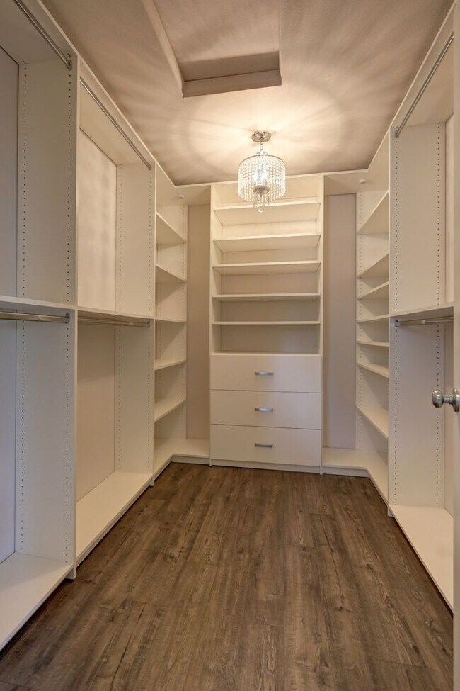 Building Photo - 4 Bedroom Home with Open Den, Living & Family Rooms – Space for Everyone