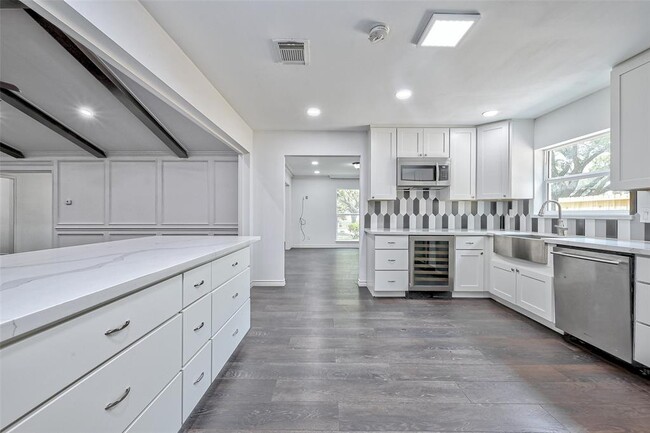 Building Photo - 5319 S Braeswood Blvd