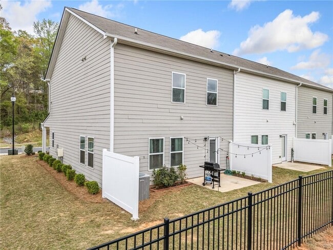 Building Photo - 175 Madison Bend