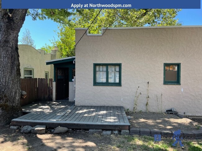 Building Photo - Great 2 Bedroom 1 Bath Cottage Style Home ...