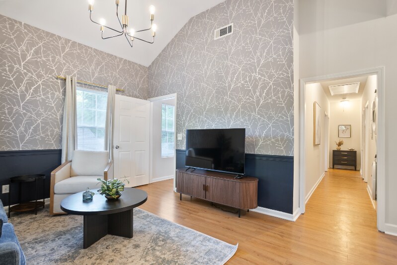 Building Photo - 987 Dimmock St SW