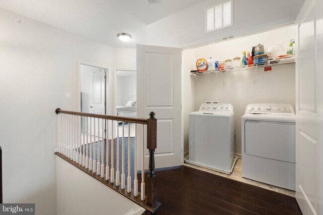 Building Photo - 43131 Wealdstone Terrace