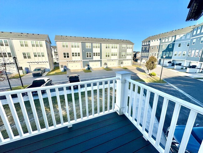 Building Photo - Experience Modern Coastal Living!