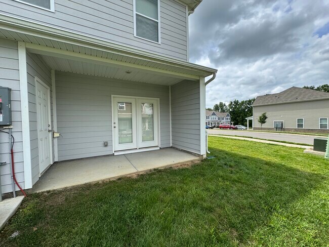 Building Photo - 801 Dallas Dr
