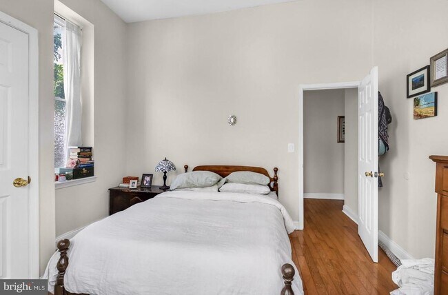 Building Photo - 3017 W Girard Ave