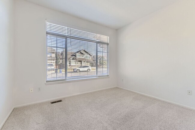 Building Photo - Spacious 4 Bed/ 3 Bath Home with Finished Basement