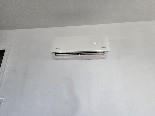 Building Photo - LIT1026-BWS/DH