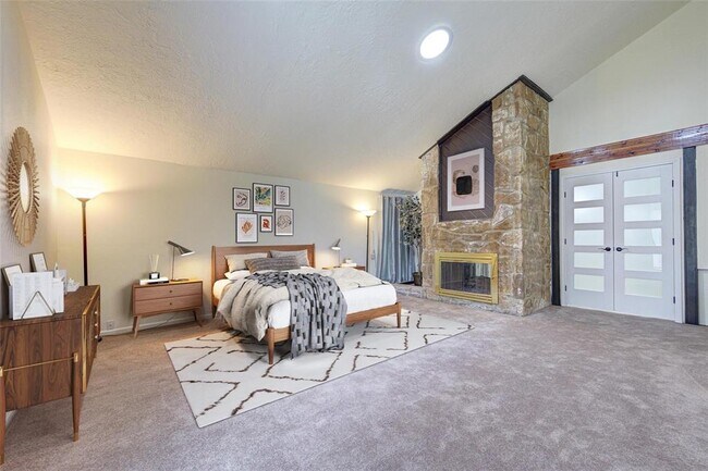 Building Photo - 15754 Walkwood Dr
