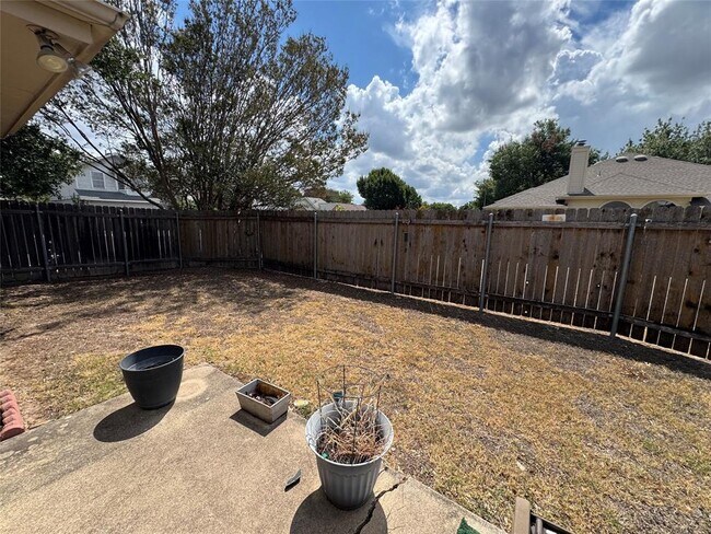 Building Photo - 1015 Thackeray Ln
