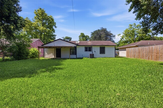Building Photo - 5622 Woodgreen St