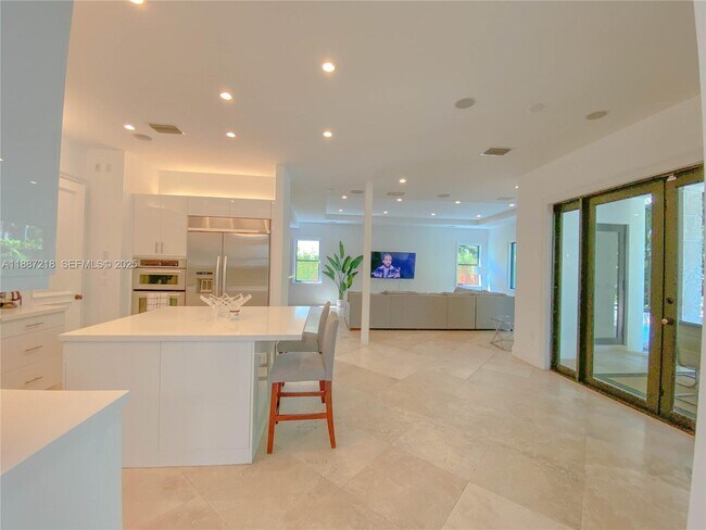 Building Photo - 2561 Trapp Ave