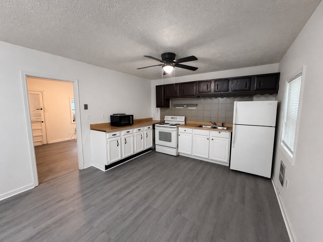 Building Photo - 922 S 27th St