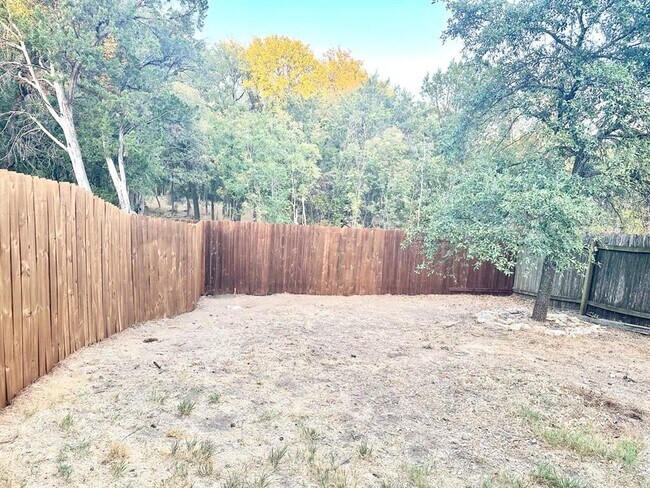 Building Photo - 2404 Allred Dr