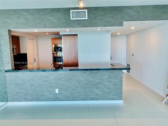 Building Photo - 1331 Brickell Bay Dr