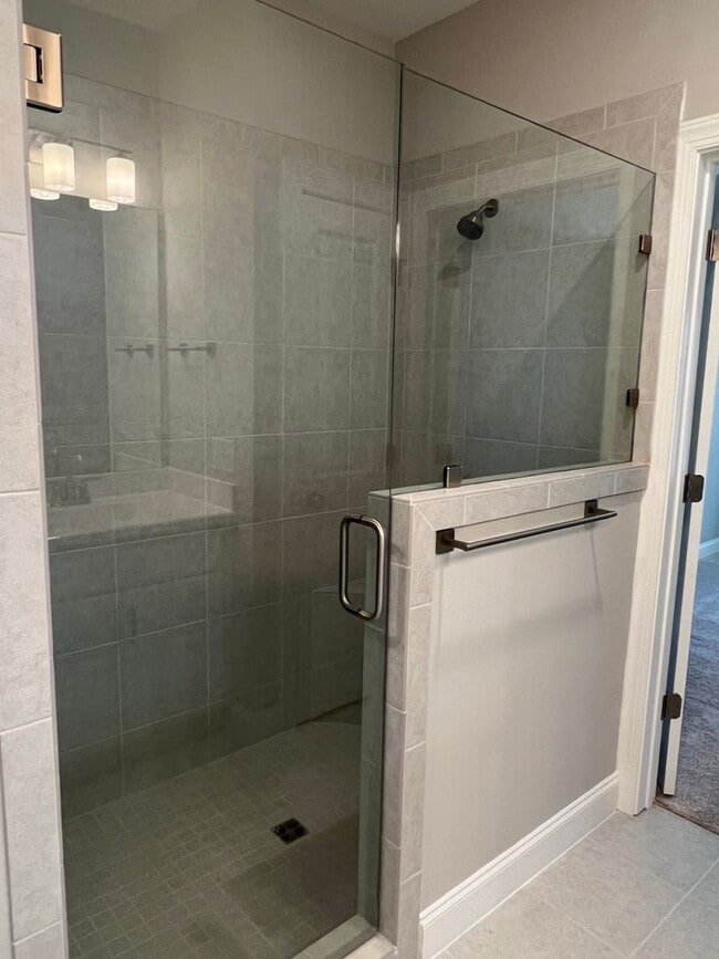 Building Photo - Lovely 3 BR Townhouse in Washington Square...