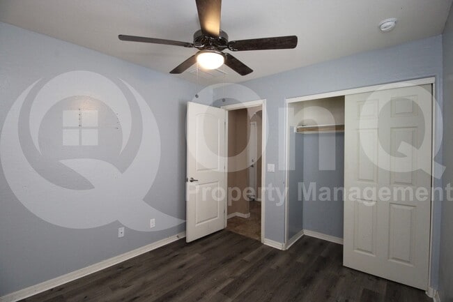 Building Photo - 5513 S 27th Dr