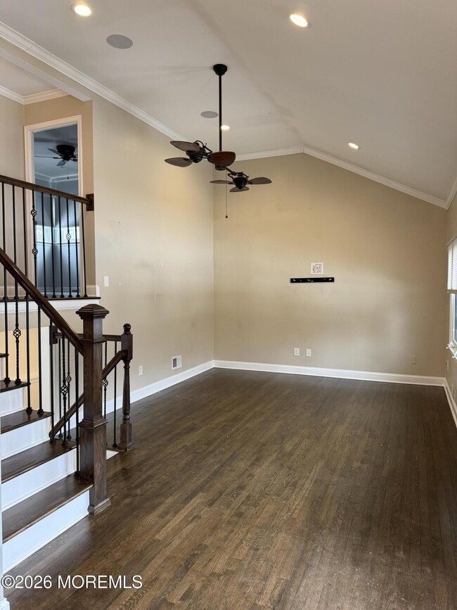 Building Photo - 35 Arno St