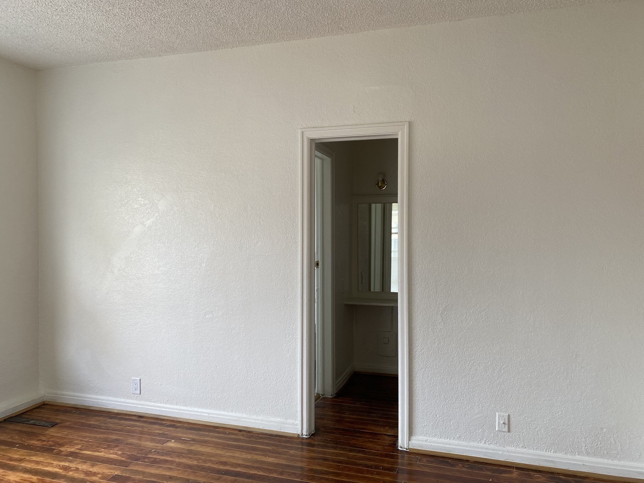 Building Photo - 545 S Hobart Blvd