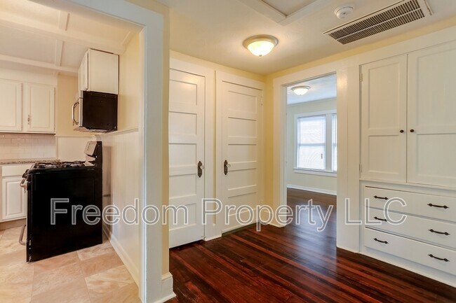 Building Photo - 18 Peck St