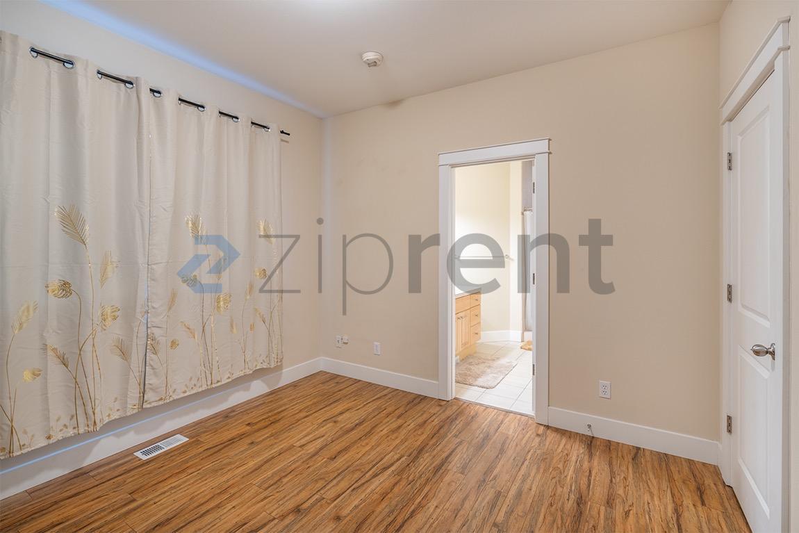 Building Photo - Unit 6