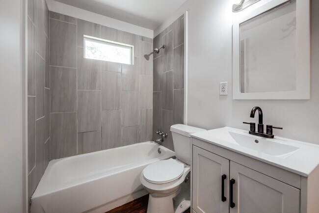 Building Photo - 175 Herman St