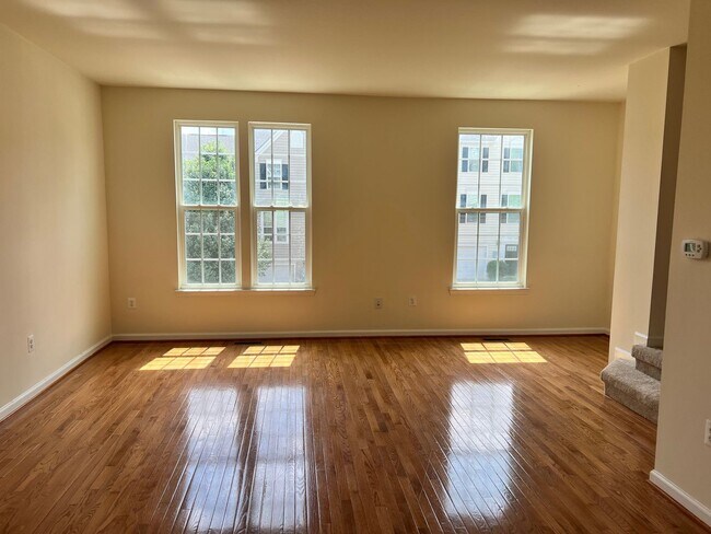 Building Photo - 2012 Elm Tree Ct
