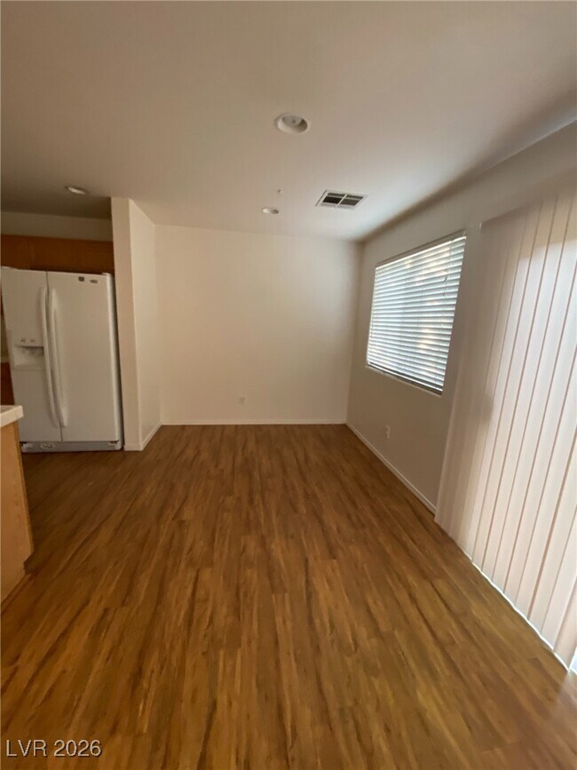 Building Photo - 987 Cantabria Heights Ave