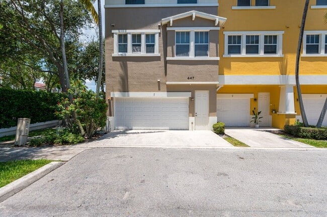 Building Photo - 447 Corte Madera Ln