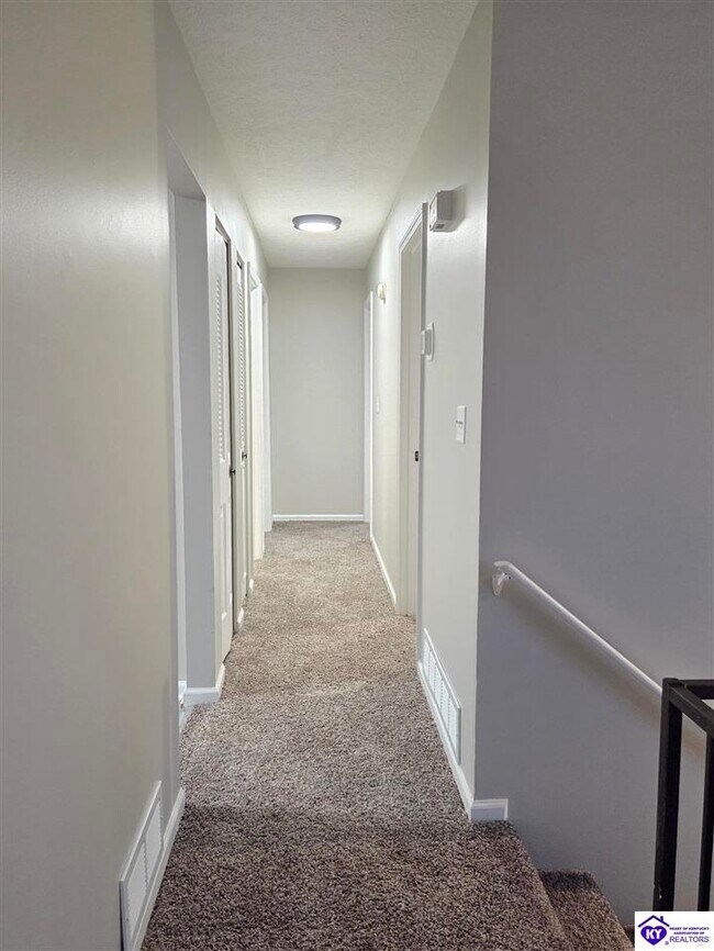 Building Photo - 526 Rose Creek Dr