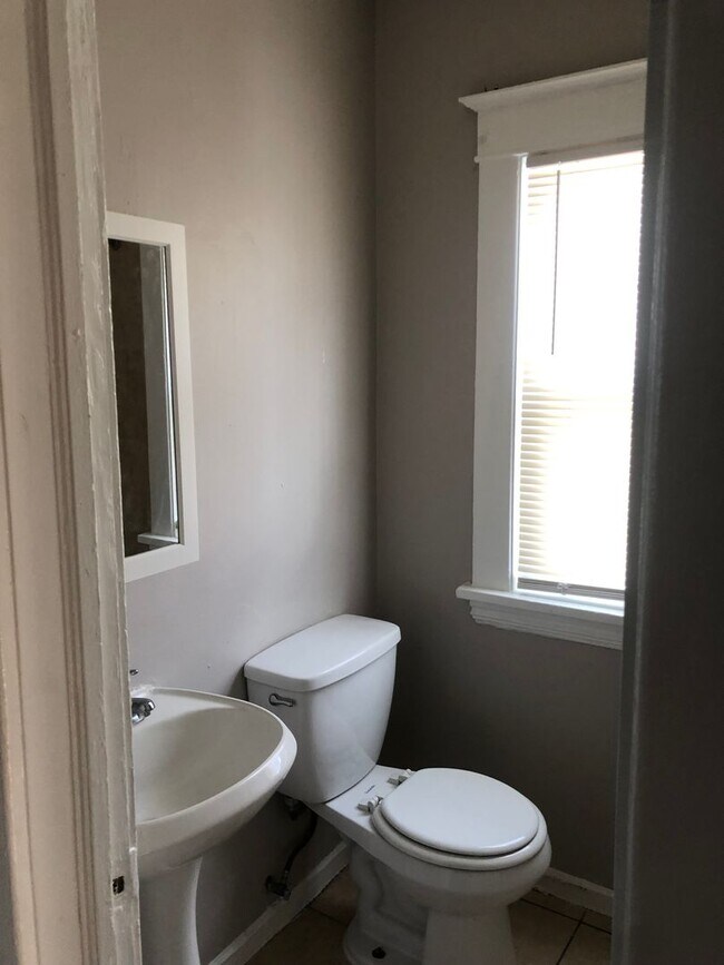 Building Photo - 3705 Chicago Ave