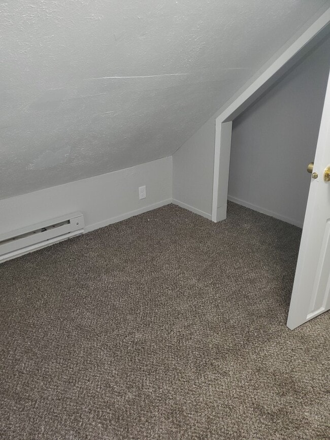 Building Photo - 310 E 9th St