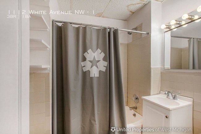 Building Photo - 1112 White Ave NW