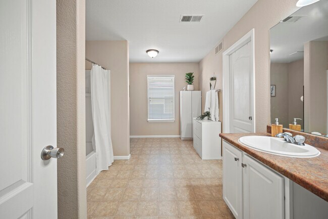 Building Photo - 7860 Lantern Ln