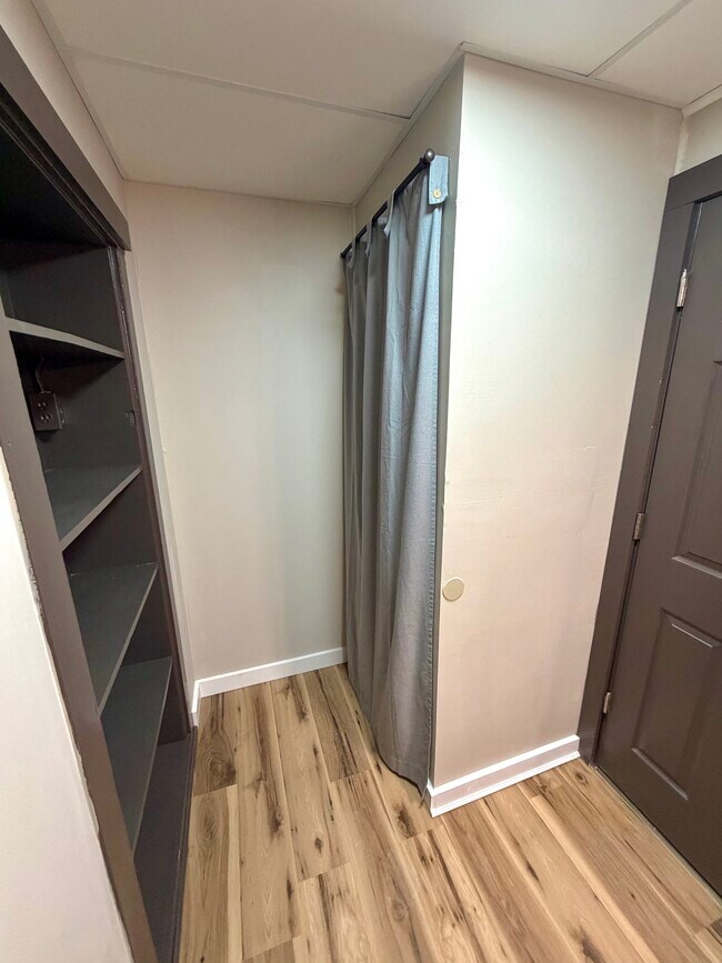 Building Photo - 415 S James St