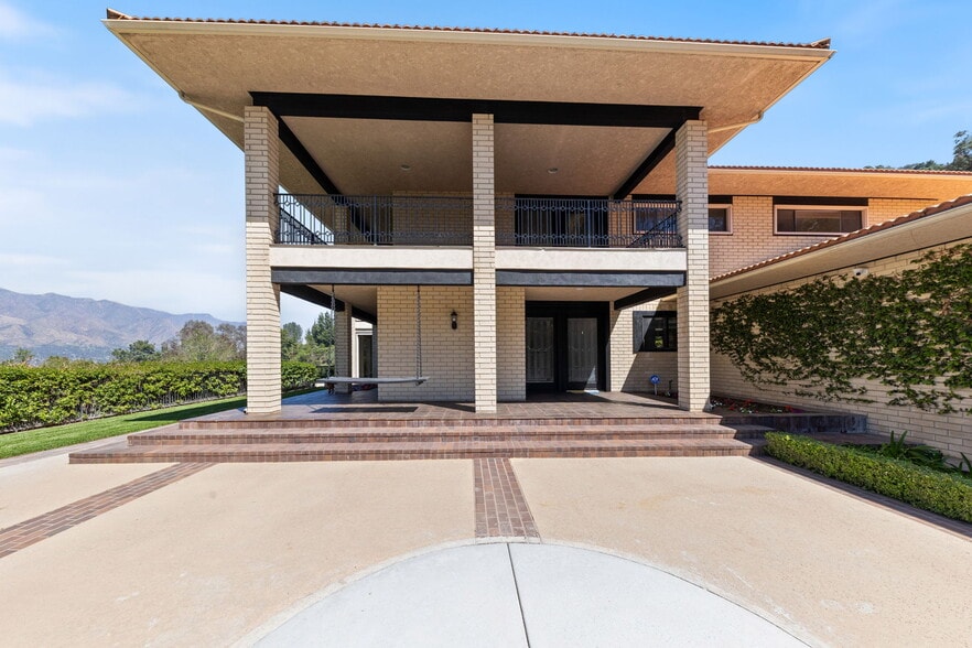 Building Photo - 540 Haverstock Rd