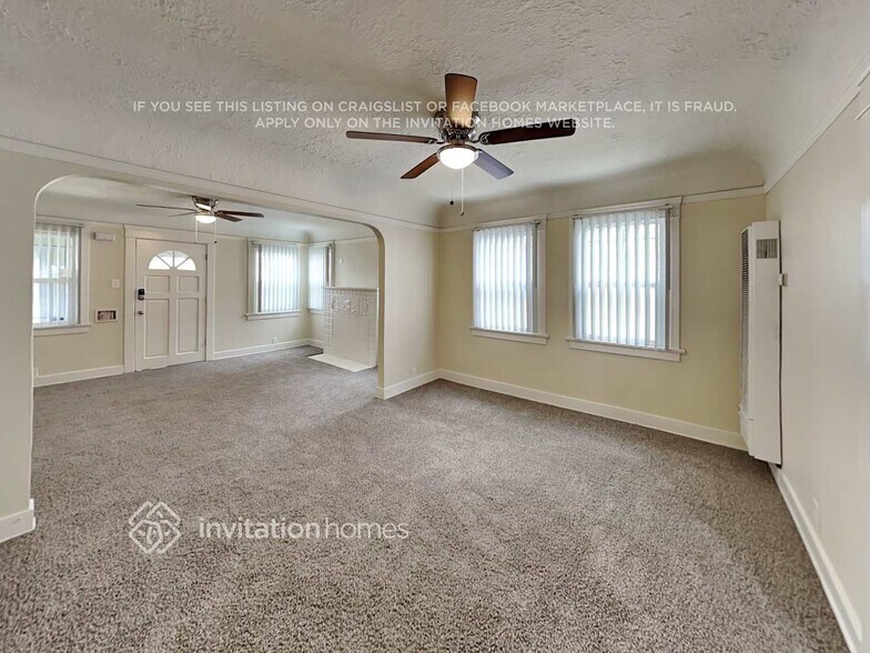 Building Photo - 2048 W 65th Pl