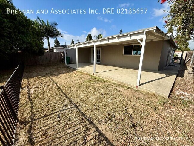 Building Photo - 1569 Parrot St