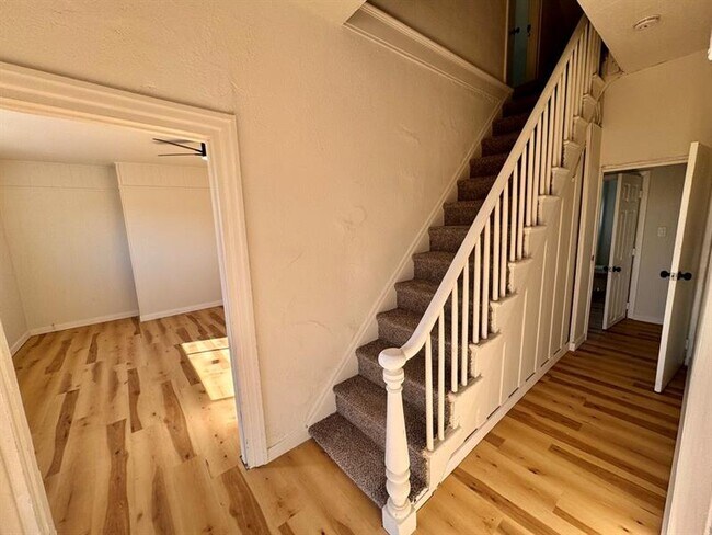 Building Photo - 1332 Goettmann St