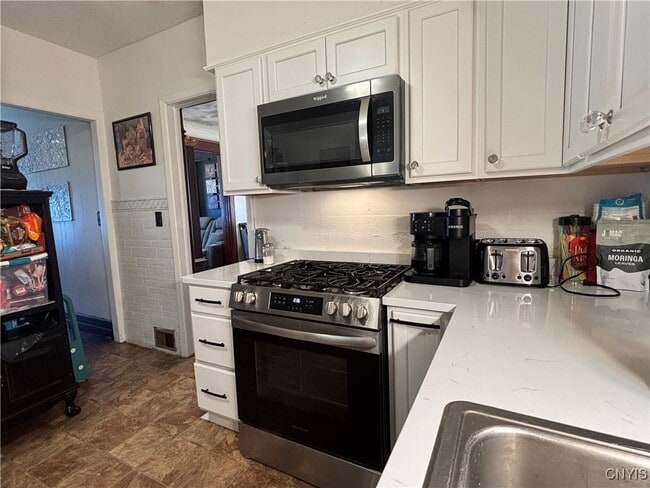 Building Photo - 204 E Bloomfield St