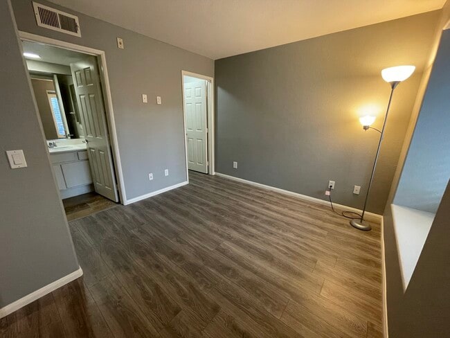 Building Photo - 380 Tesoro Gln