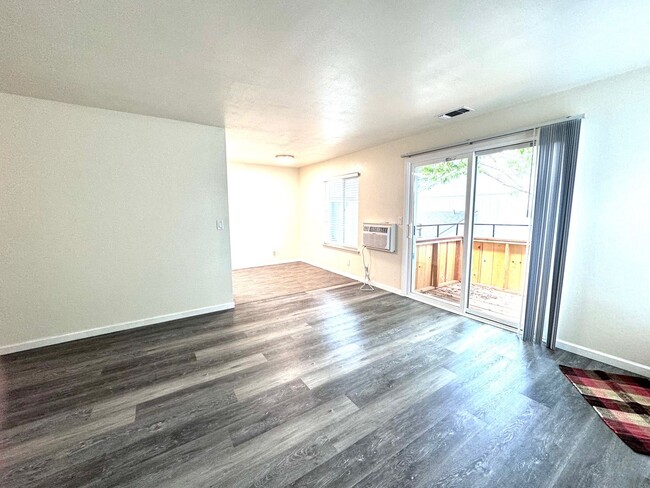 Building Photo - FULLY REMODELED * 1 BED / 1 BATH