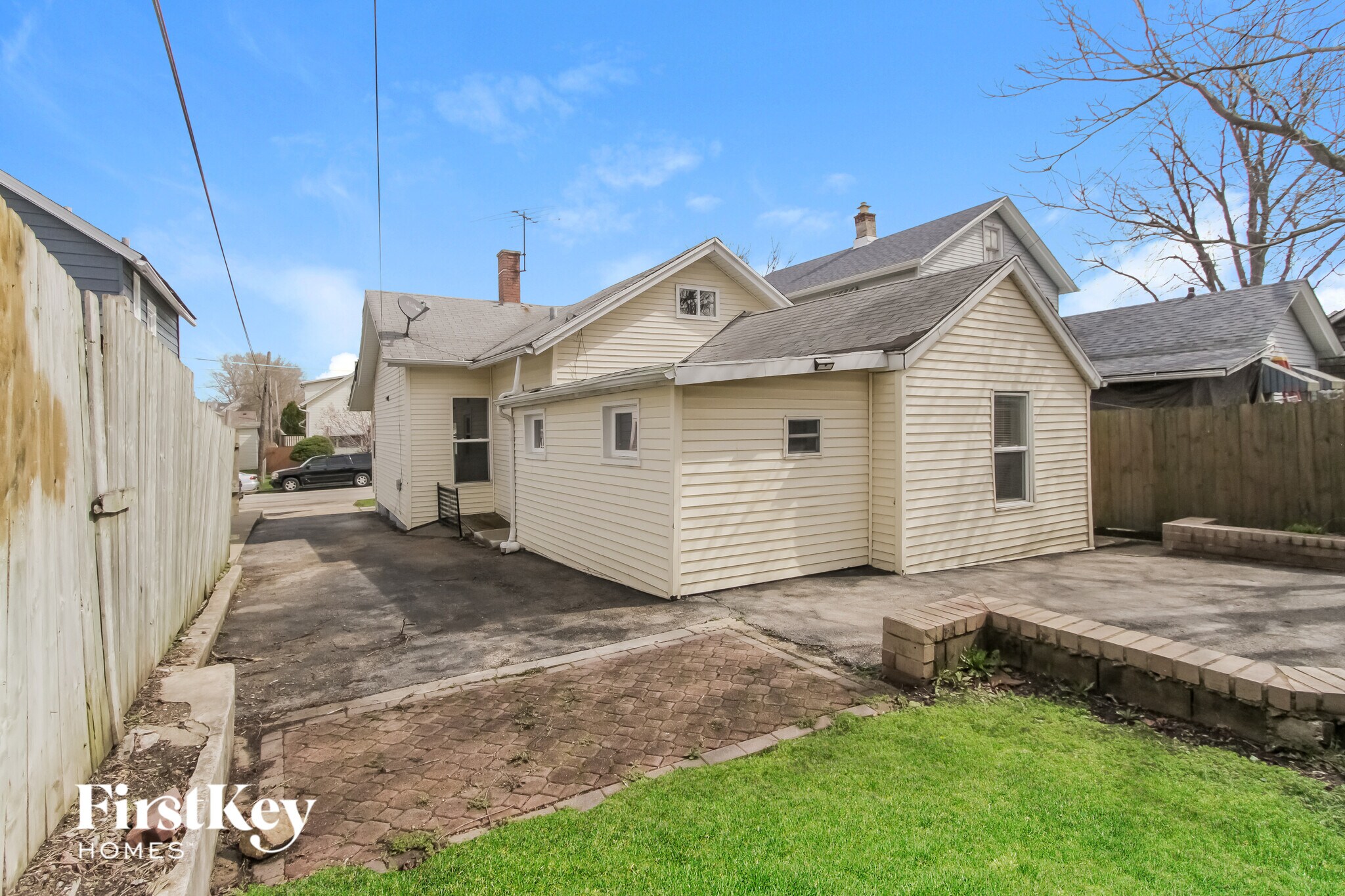 Building Photo - 515 Columbia St